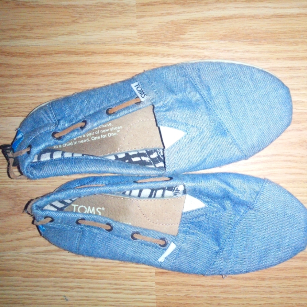 Girls slip ons.